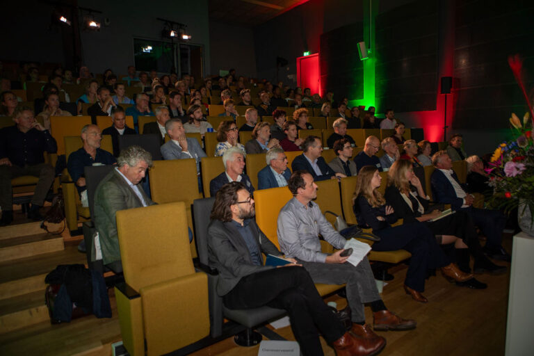 College “uitkeren of investeren”